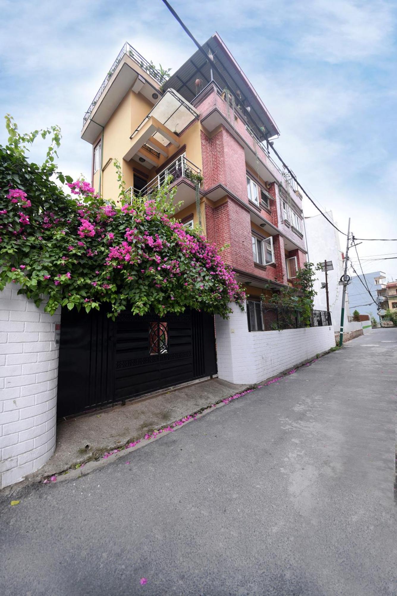 Mums Homestay & Studio Apartments Kathmandu Esterno foto