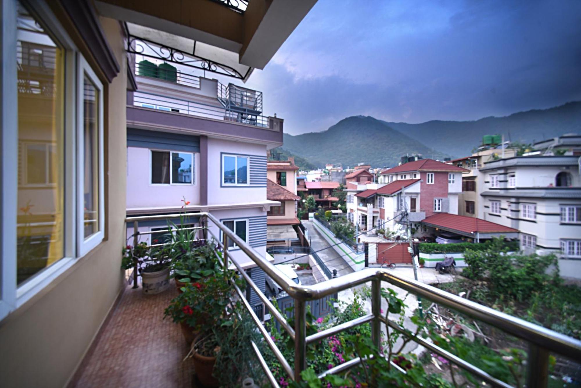 Mums Homestay & Studio Apartments Kathmandu Esterno foto